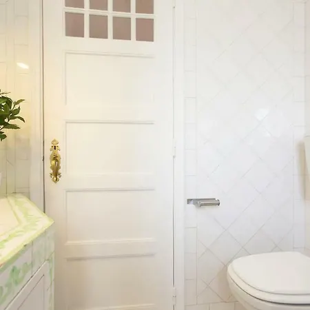 Luminous Tailor Made 2 Bedroom Apartman